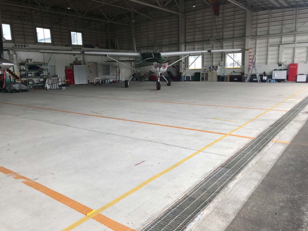 第一小型機用格納庫